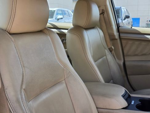 Used 2018 Ford Taurus SEL w/ Equipment Group 201A FWD image 30