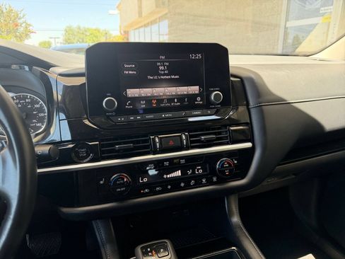 Used 2025 Nissan Pathfinder SV FWD image 17