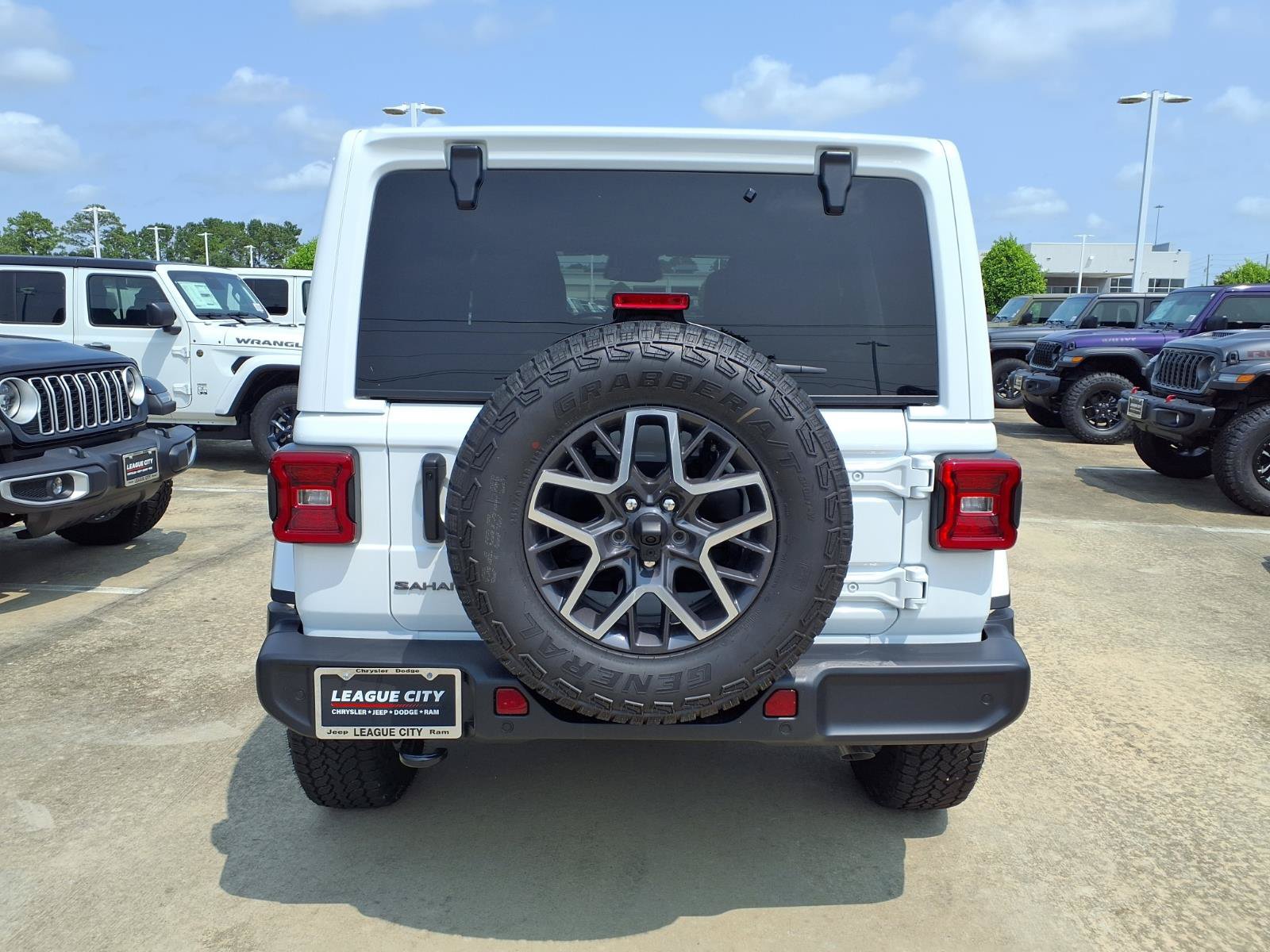 New 2026 Jeep Wrangler Unlimited Sahara AWD/4WD image 6