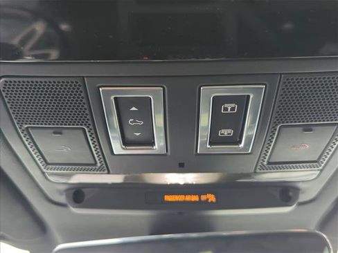 Used 2023 Land Rover Defender 110 X-Dynamic SE AWD/4WD image 24