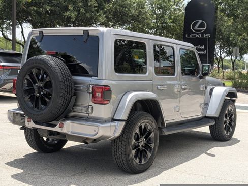 Used 2021 Jeep Wrangler Unlimited Sahara AWD/4WD image 27