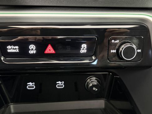 Used 2025 Audi Q5 Premium AWD/4WD image 28