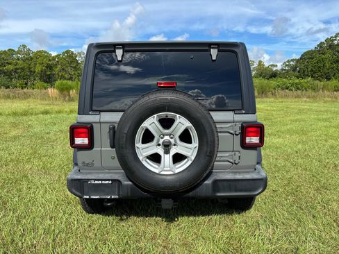 Used 2019 Jeep Wrangler Unlimited Sport S image 4