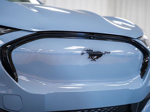 Certified 2025 Ford Mustang Mach-E Premium image 7