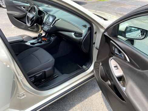 Used 2016 Chevrolet Malibu LT image 28