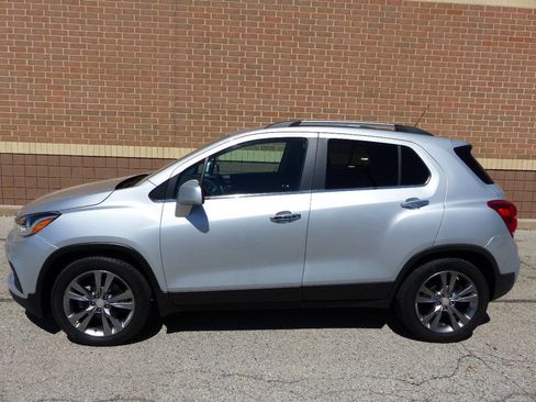 Used 2020 Chevrolet Trax LT w/ LT Convenience Package FWD image 5