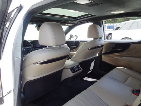 Used 2021 Lexus LS 500 RWD image 15