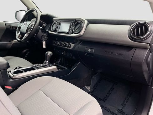 Used 2019 Toyota Tacoma SR5 AWD/4WD image 25
