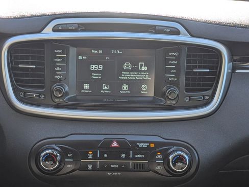 Used 2018 Kia Sorento LX image 16