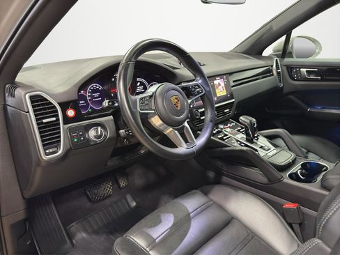 Used 2022 Porsche Cayenne Coupe AWD/4WD image 13