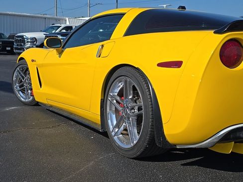 Used 2005 Chevrolet Corvette Coupe w/ Preferred Equipment Group RWD image 46