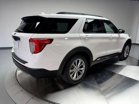Used 2022 Ford Explorer XLT w/ Equipment Group 202A RWD image 2