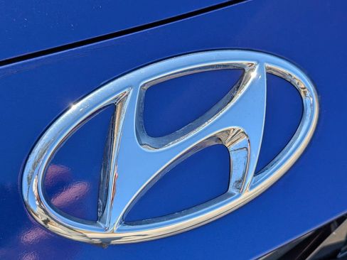 Used 2021 Hyundai Elantra SEL w/ Convenience + Premium Package FWD image 9