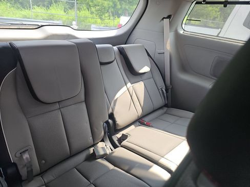 Used 2020 Kia Sedona EX FWD image 9