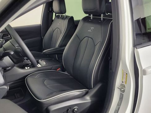 New 2026 Chrysler Pacifica Limited w/ S Appearance Package image 15