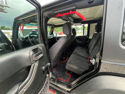 Used 2018 Jeep Wrangler Unlimited Sport w/ Connectivity Group AWD/4WD image 10