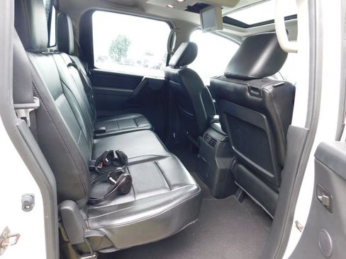 Used 2012 Nissan Titan SL w/ SL Technology Pkg AWD/4WD image 5
