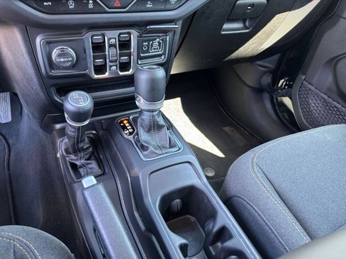Used 2025 Jeep Wrangler Unlimited Sahara AWD/4WD image 41