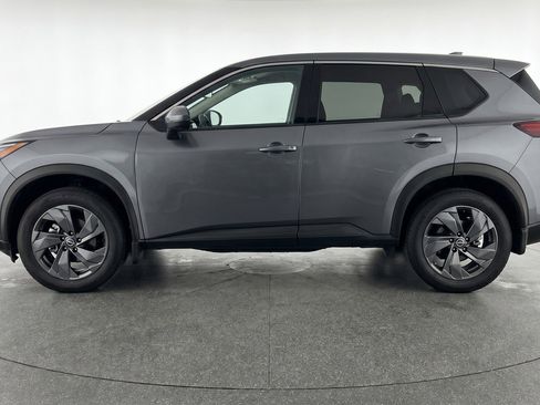 Used 2025 Nissan Rogue SV FWD image 5