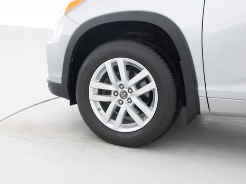 Used 2016 Toyota Highlander LE AWD/4WD image 18
