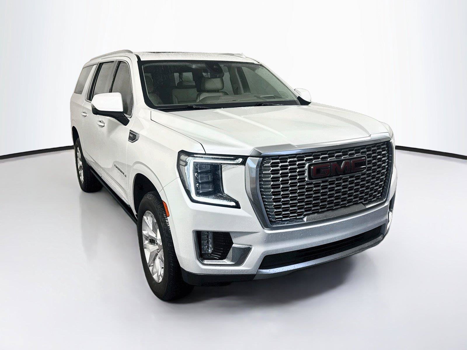Used 2022 GMC Yukon XL Denali w/ Denali Ultimate Package AWD/4WD image 8