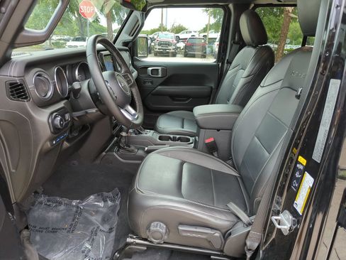 Used 2023 Jeep Wrangler Unlimited Sahara w/ Cold Weather Group AWD/4WD image 19