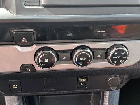 Used 2017 Toyota Tacoma SR image 18