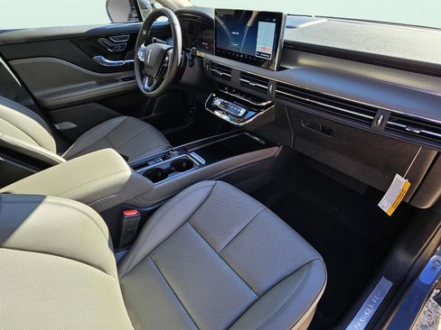 New 2026 Lincoln Corsair Premiere image 16