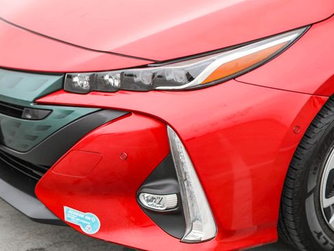Certified 2017 Toyota Prius Prime Advanced w/ Carpet Mat Package FWD image 8