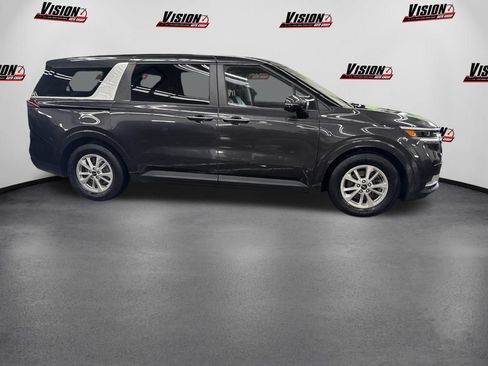 Used 2024 Kia Carnival LX FWD image 4