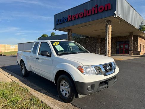 Used 2015 Nissan Frontier S RWD image 1