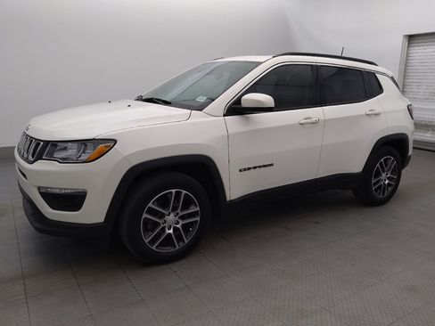 Used 2019 Jeep Compass Latitude FWD image 2
