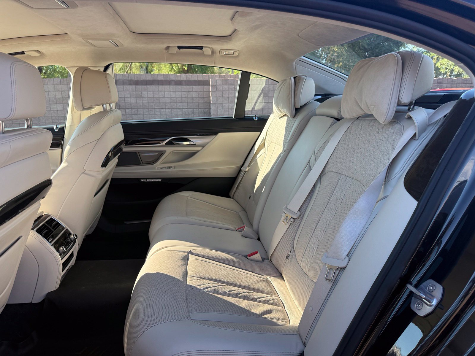 Used 2016 BMW 750i xDrive AWD/4WD image 8