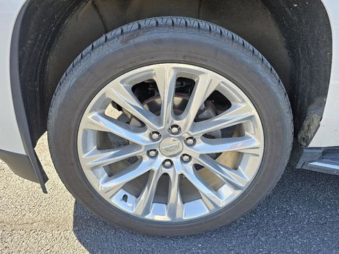 Used 2017 Cadillac Escalade Luxury AWD/4WD image 4