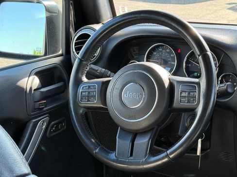Used 2016 Jeep Wrangler Unlimited Sahara w/ Connectivity Group AWD/4WD image 11