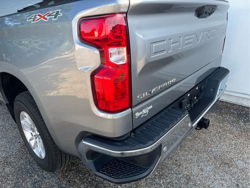 Used 2023 Chevrolet Silverado 1500 LT w/ Safety Package AWD/4WD image 18