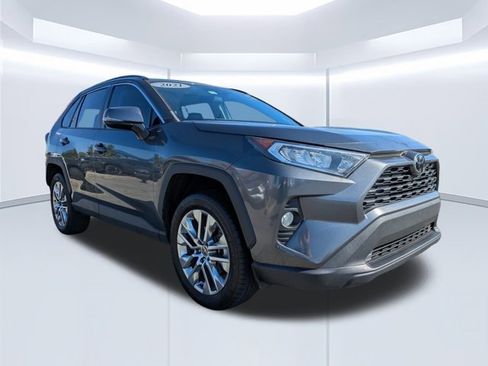 Used 2021 Toyota RAV4 XLE Premium image 8