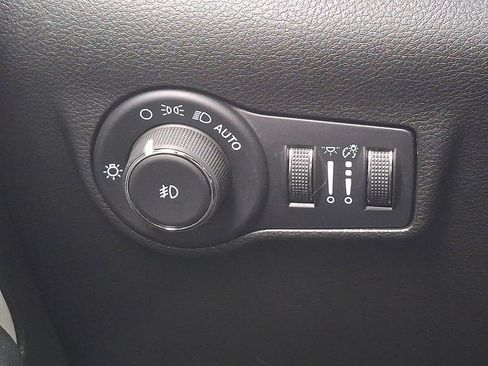 Used 2025 Jeep Compass Limited AWD/4WD image 24