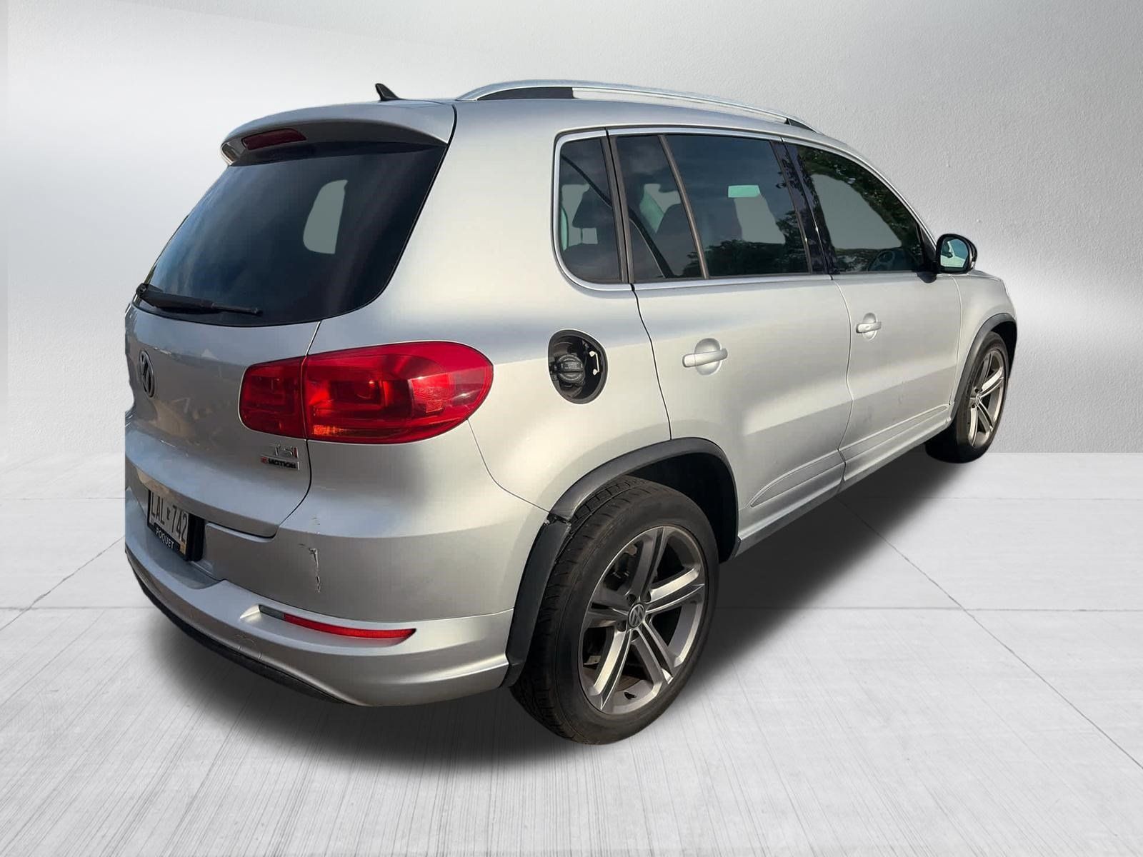 Used 2017 Volkswagen Tiguan Sport AWD/4WD image 5