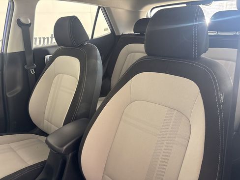 Used 2023 Hyundai Venue SEL FWD image 10