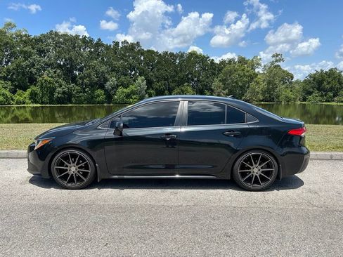 Used 2020 Toyota Corolla LE FWD image 3