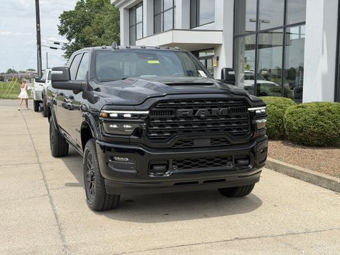 New 2026 RAM 3500 Limited AWD/4WD image 17