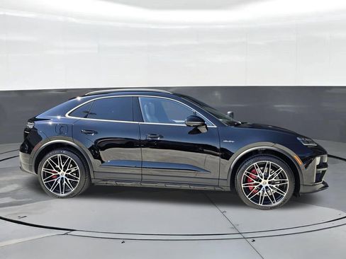 Certified 2025 Porsche Macan Turbo Electric AWD/4WD image 7