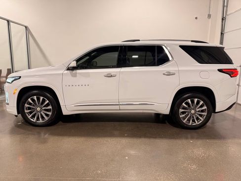 Used 2023 Chevrolet Traverse Premier FWD image 8