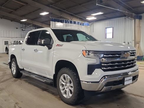 Used 2025 Chevrolet Silverado 1500 LTZ image 7
