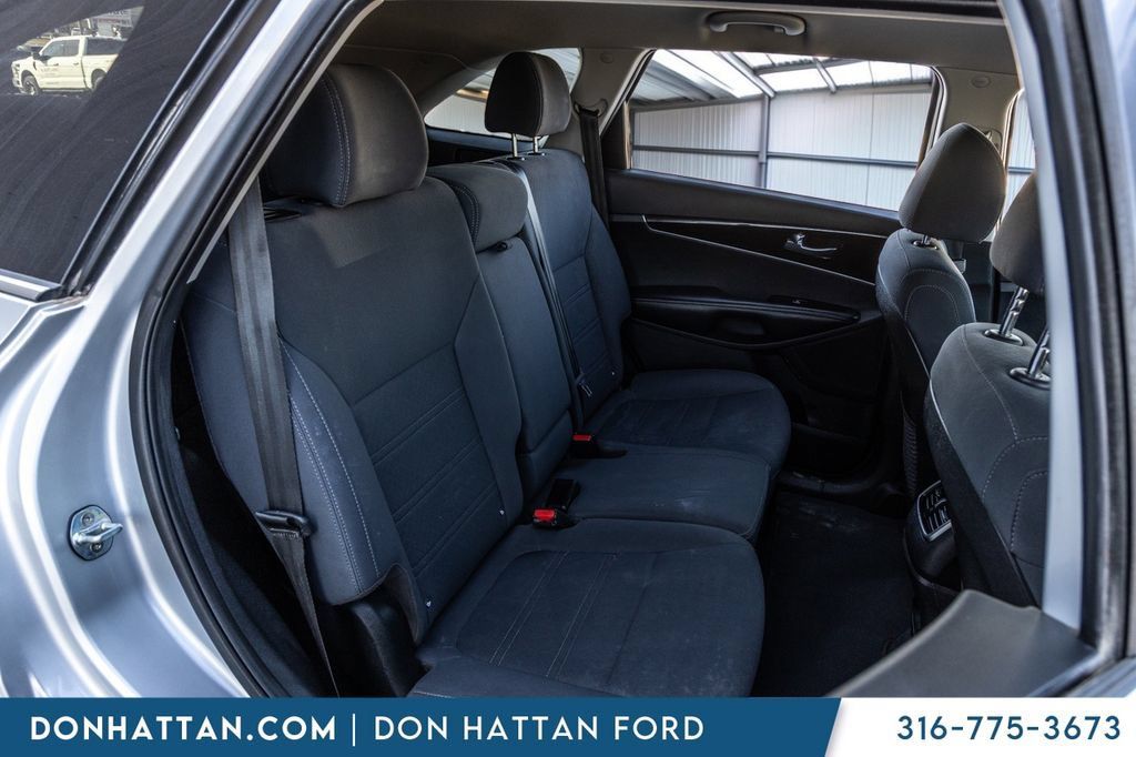 Used 2019 Kia Sorento FWD V6 image 19