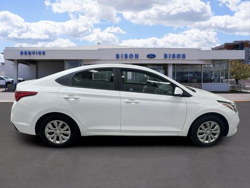 Used 2021 Hyundai Accent SE image 2