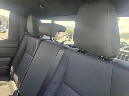 Used 2025 Toyota Tacoma SR5 AWD/4WD image 17