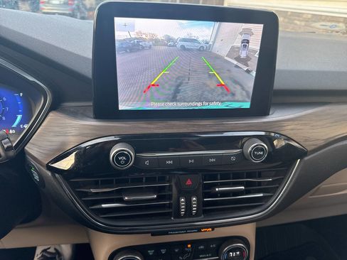 Used 2020 Ford Escape Titanium image 33