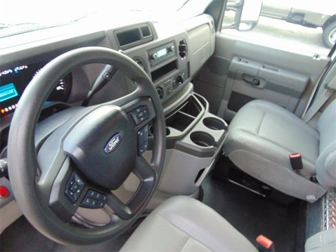 Certified 2024 Ford E-450 and Econoline 450 Super Duty w/ Power Windows & Locks Group image 13